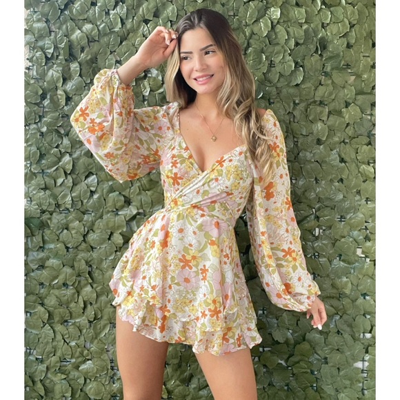 NWOT Bella Floral Romper - Picture 1 of 5